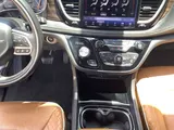 2021 Chrysler Pacifica photo 21