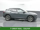 2025 Chevrolet Trax photo 4