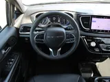 2025 Chrysler Pacifica photo 16