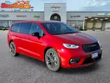 2026 Chrysler Pacifica photo 1