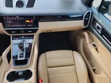 2022 Porsche Cayenne photo 14