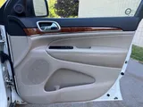 2011 Jeep Grand Cherokee photo 23