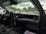2017 Toyota RAV4 photo 17
