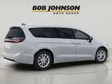 2027 Chrysler Pacifica photo 3