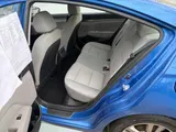 2017 Hyundai Elantra photo 8