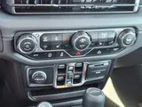 2025 Jeep Gladiator photo 14