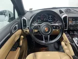 2016 Porsche Cayenne photo 12