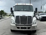 2018 FREIGHTLINER CASCADIA photo 2
