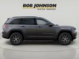 2025 Jeep Grand Cherokee photo 8