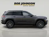 2025 Jeep Grand Cherokee photo 8