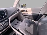 2023 Chrysler Pacifica photo 32