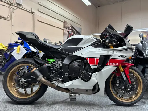 2022 Yamaha R1