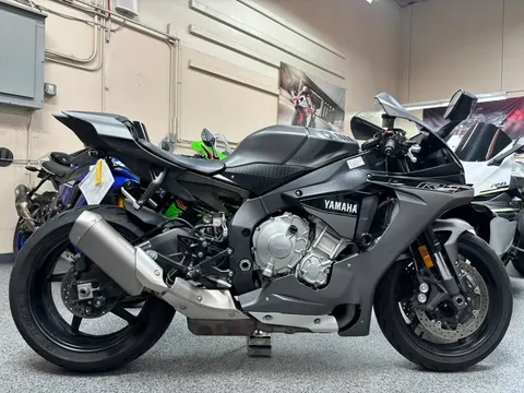 2016 Yamaha R1