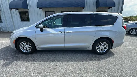 2023 Chrysler Voyager