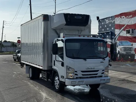 2017 ISUZU NPR-XD