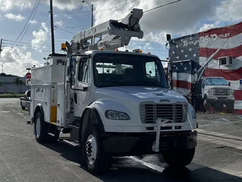 2017 Freightliner M2-106