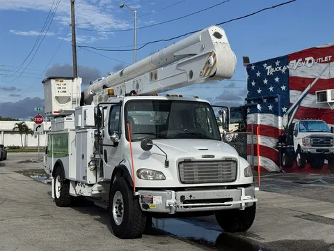 2018 Freightliner M2-106